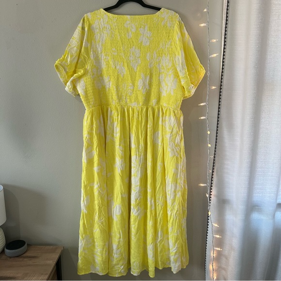 Torrid Midi Swiss Dot Shirred Dress Emma Floral Yellow Size 3 - Picture 4 of 8